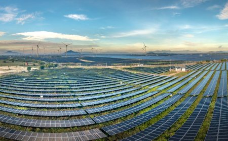 Strategi Diversifikasi Emiten Energi ke EBT dan AI