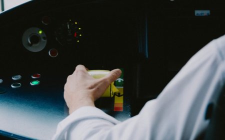 Manusia Tetap Pusat Kendali di Era AI