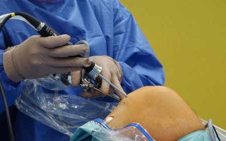 Robot AI Pertama untuk Operasi Ganti Lutut di Vietnam Tengah