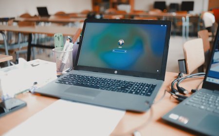 Survei Inggris Guru Khawatir AI Menurunkan Kemampuan Berpikir Siswa
