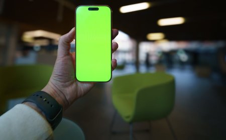 Penantian Trump Phone di The Verge dan Status T1 Phone 8002