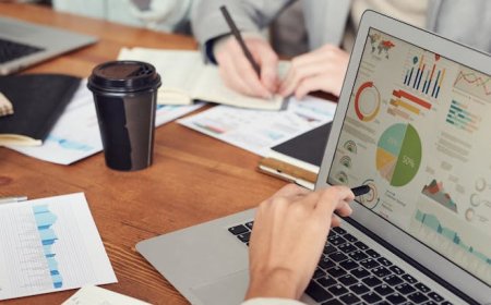 Bisnis Bersaing Jadi Teratas di AI Search dan AEO