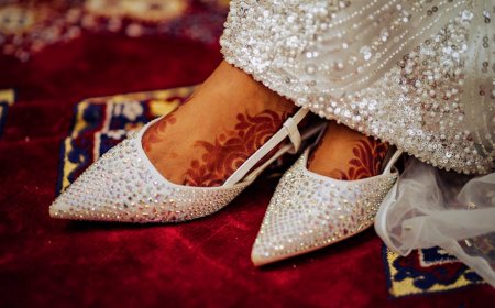 Zendaya Tampil Bridal Coded di Tur Film The Drama