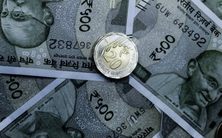 Rupee Menguat Menjelang Keputusan RBI dan Tenggat Iran Trump