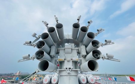 Kim Jong Un Awasi Uji Coba Rudal Jelajah dari Kapal Perang Korut