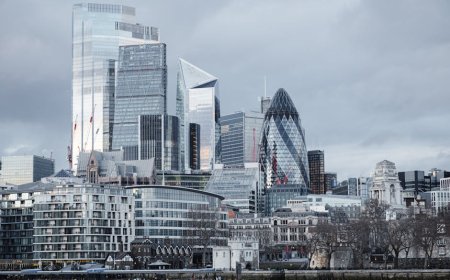 Lib Dem Inggris Minta FCA Selidiki Promosi Stack BTC Farage