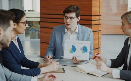 Sam Altman dan OpenAI: Misi Sulit Meraup Untung Besar dari AI
