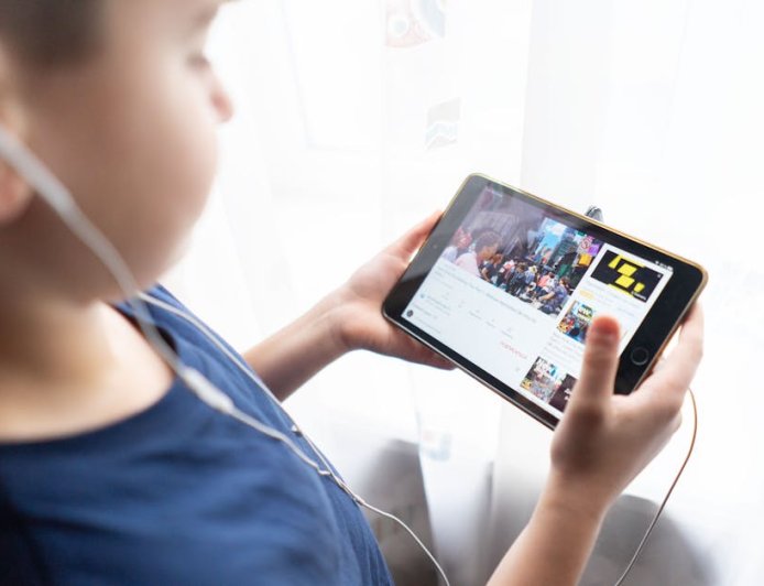 Psikolog Nilai Smartphone atau Tablet untuk Anak