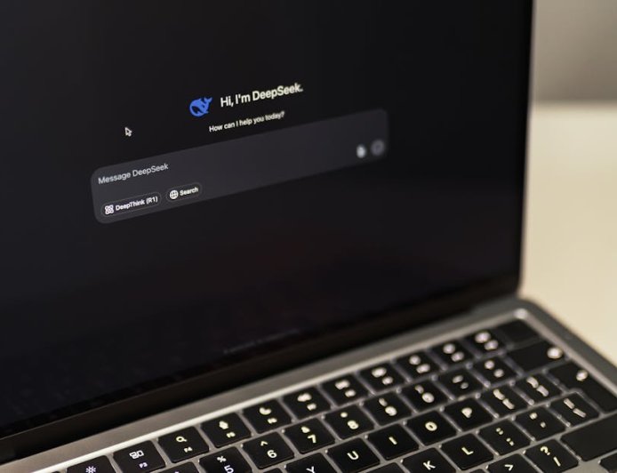 Bahaya Cognitive Surrender Saat Kamu Terlalu Tergantung AI