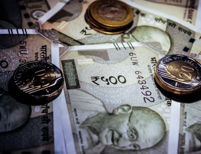 Rupee Mendekati 100 Dampak ke Inflasi dan Biaya Hidup India