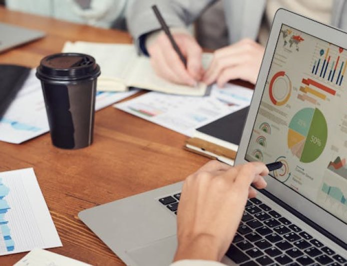 Bisnis Bersaing Jadi Teratas di AI Search dan AEO
