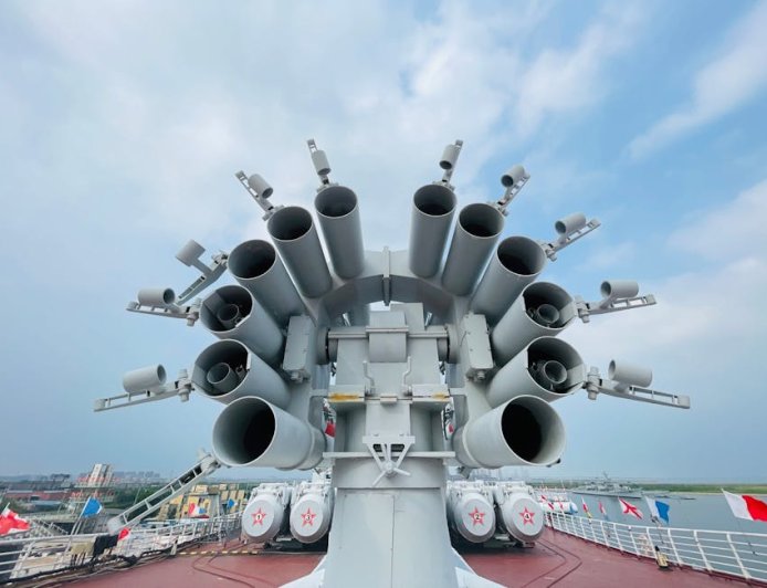 Kim Jong Un Awasi Uji Coba Rudal Jelajah dari Kapal Perang Korut