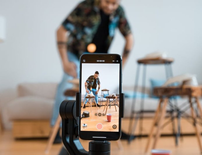 Kreatif dengan AI Reels? Ini Tips Praktis Bijak Bermedia Sosial untuk Kamu!