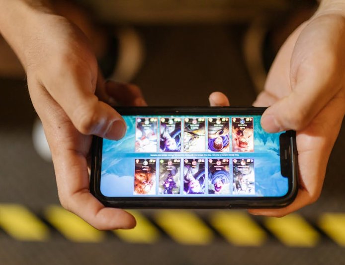 Ayaneo Pocket Play Resmi Diumumkan! Smartphone Gaming Mirip Xperia Play