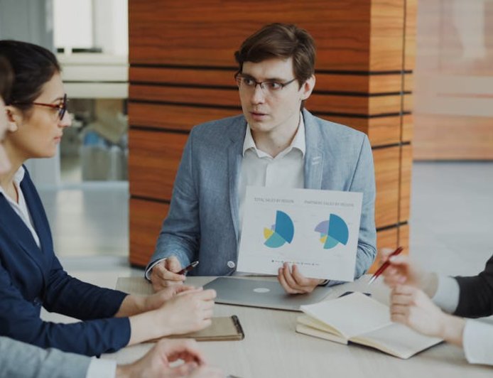 Sam Altman dan OpenAI: Misi Sulit Meraup Untung Besar dari AI