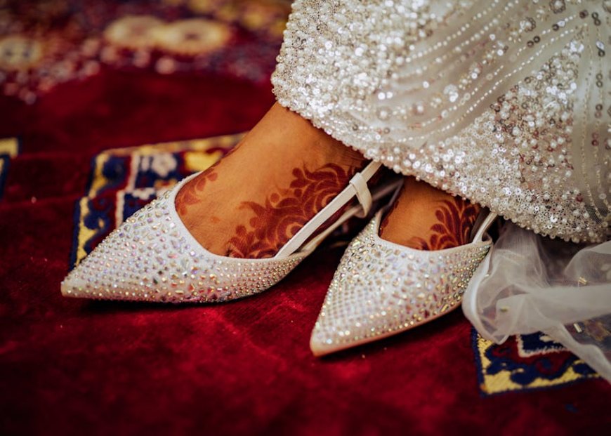 Zendaya Tampil Bridal Coded di Tur Film The Drama