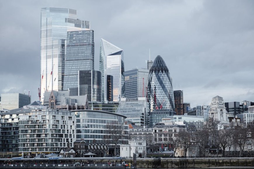 Lib Dem Inggris Minta FCA Selidiki Promosi Stack BTC Farage