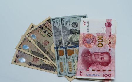 Risiko Intervensi Yen Menguat Saat Bank Sentral Menunda Kenaikan Suku Bunga
