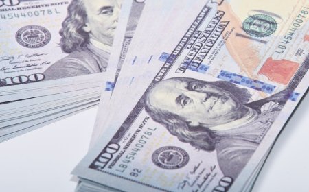 Berkshire Pasca Buffett Rekor Kas dan Tantangan bagi Investor