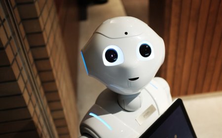Robot AI Multibahasa di Haji Arab Saudi dan Tips Persiapan Jemaah