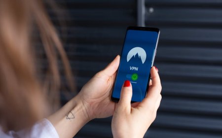 7 Langkah Amankan Keuangan Saat Liburan Tanpa Kebocoran Data