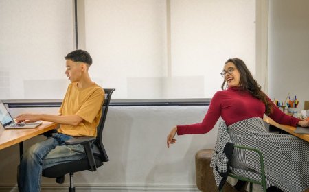 Mengapa Rekan Kerja Tiba-tiba Dingin di Kantor? Pahami dan Atasi