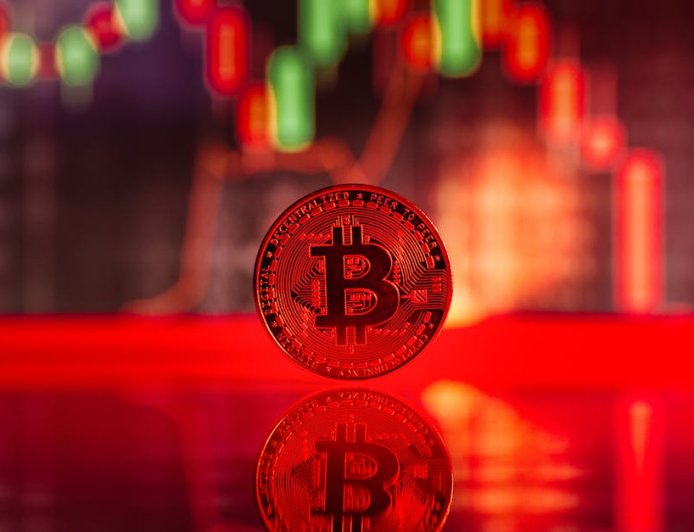 Harga Kripto Tekanan, Coinbase PHK 14% dan AI