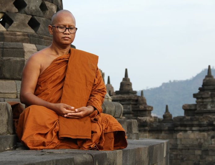 Robot Biksu Buddhis Korea Meditasi atau Reboot