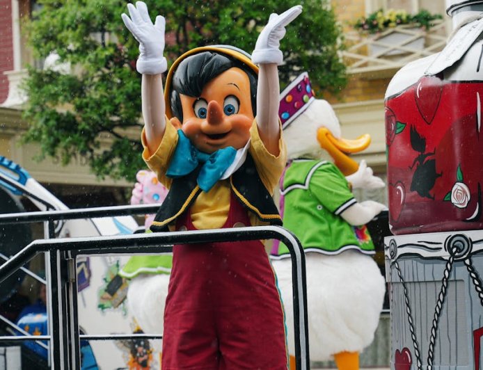 Ujian Berat CEO Disney: Melawan Trump Tentukan Arah Kepemimpinan D'Amaro