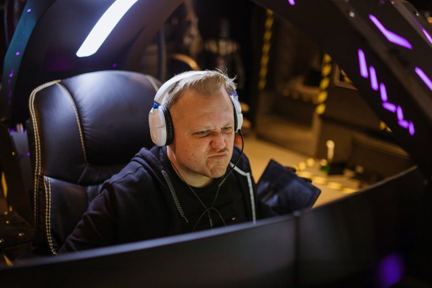 Momen Mengerikan: Streamer Twitch Ditabrak Mobil Live, Bahaya di Balik Kamera