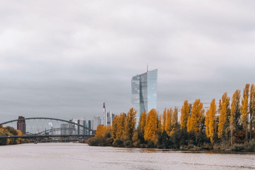 ECB Belum Naikkan Suku Bunga Karena Dashboard Data Lane