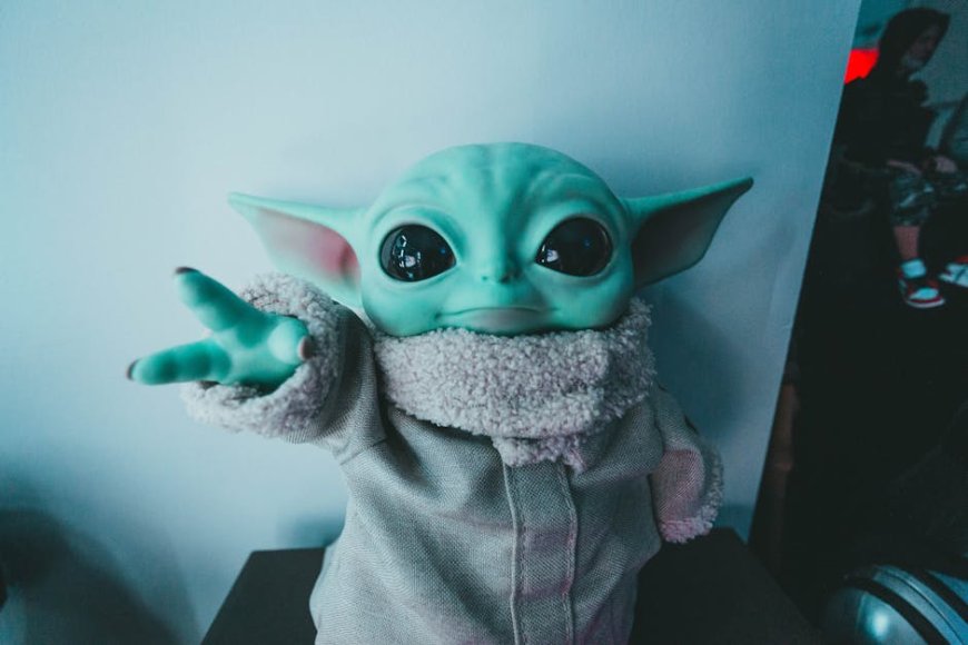 Cuplikan Eksklusif The Mandalorian dan Grogu Rayakan Star Wars Day