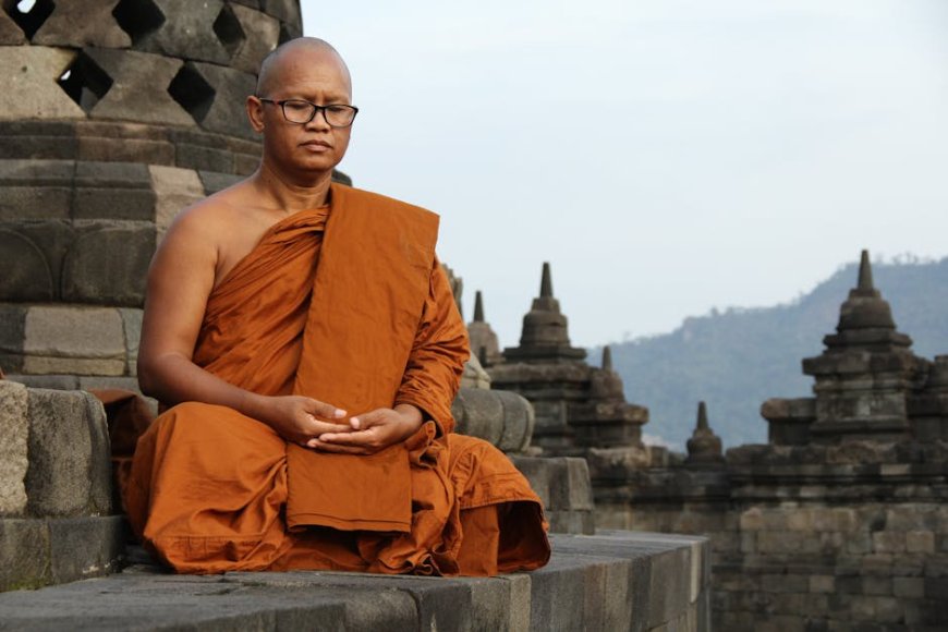 Robot Biksu Buddhis Korea Meditasi atau Reboot