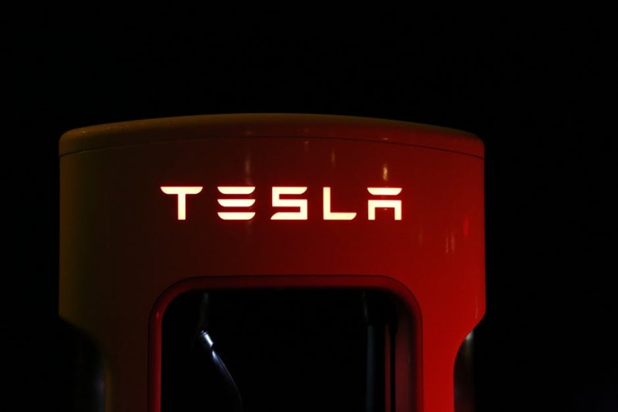 Nilai Kompensasi Tesla Elon Musk Capai 158 Miliar Dolar