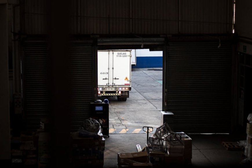 Dampak Ekspansi Logistik Amazon ke Saham FedEx UPS