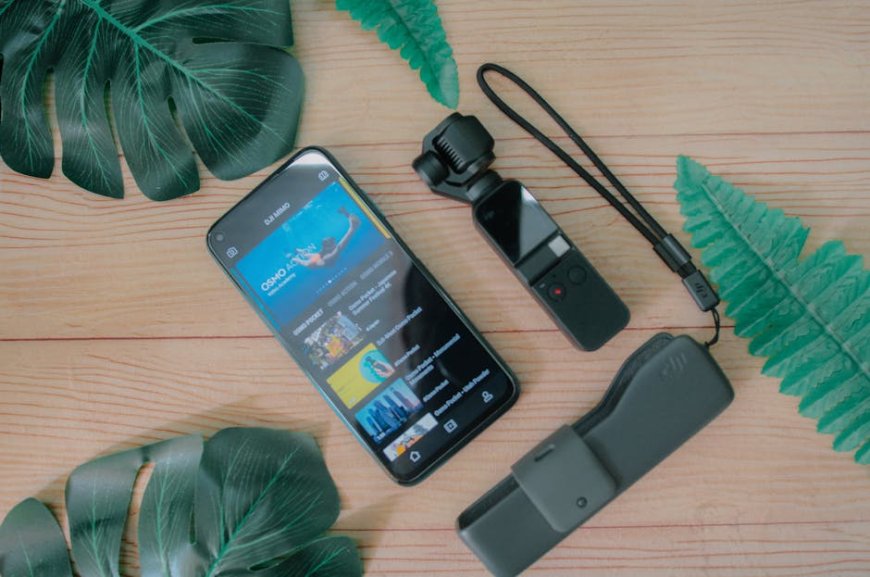 DJI Osmo Mobile 8P Gimbal dengan Layar Remote untuk Vlogger Solo
