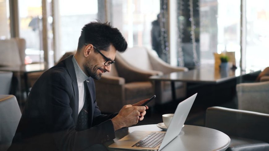Waktu Makan Siang Aman Main Smartphone? Ini Fakta Pengaruhnya ke Mental