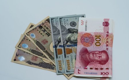 Strategi Tiongkok Mengglobalisasi Yuan: Memahami Risiko dan Peluang Baru